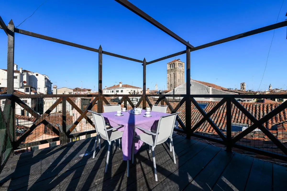 Image 4 of Rialto Apartment