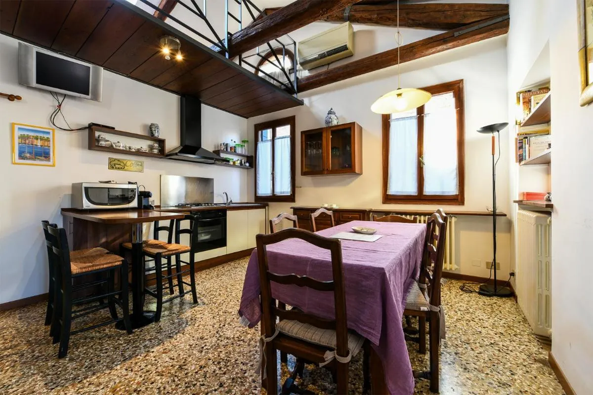 Image 3 of Rialto Apartment