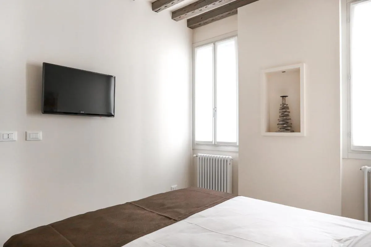 Image 4 of Rialto Suite 1602
