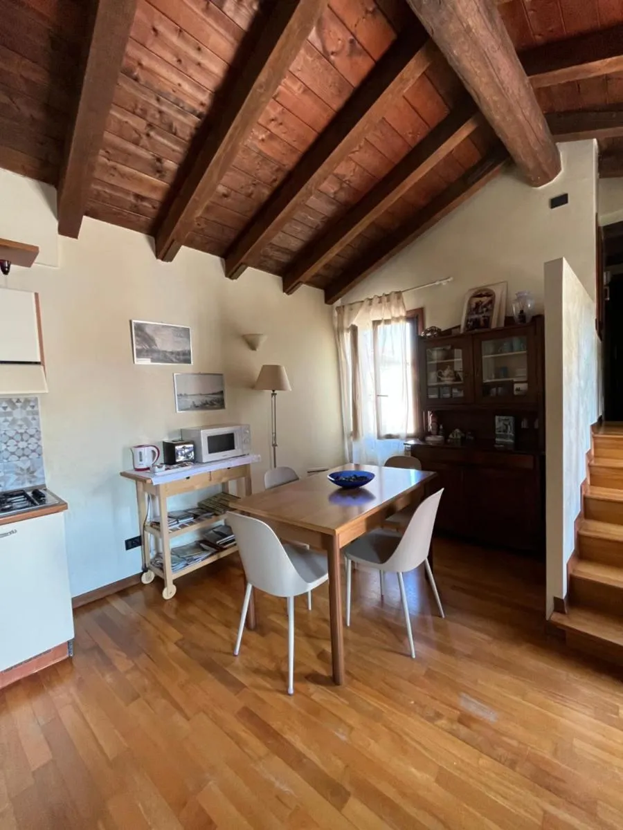 Image 2 of Romantic Rialto Apartment
