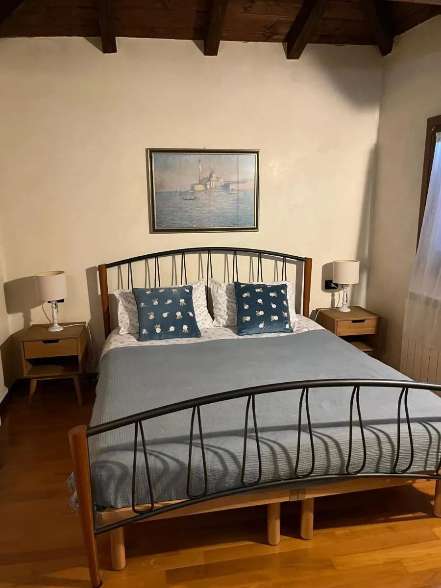 Image 3 of Romantic Rialto Apartment