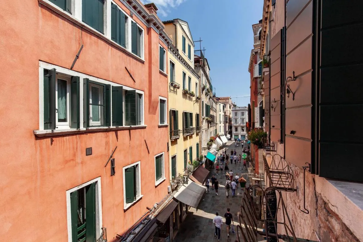 Image 1 of Rugabella Rialto Deluxe by Wonderful Italy
