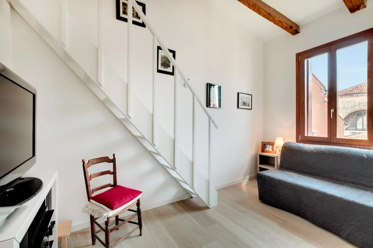 Image 4 of San Marcuola apartment