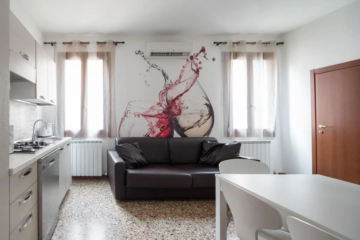 Image 2 of San Polo Canal View Apartments by Wonderful Italy
