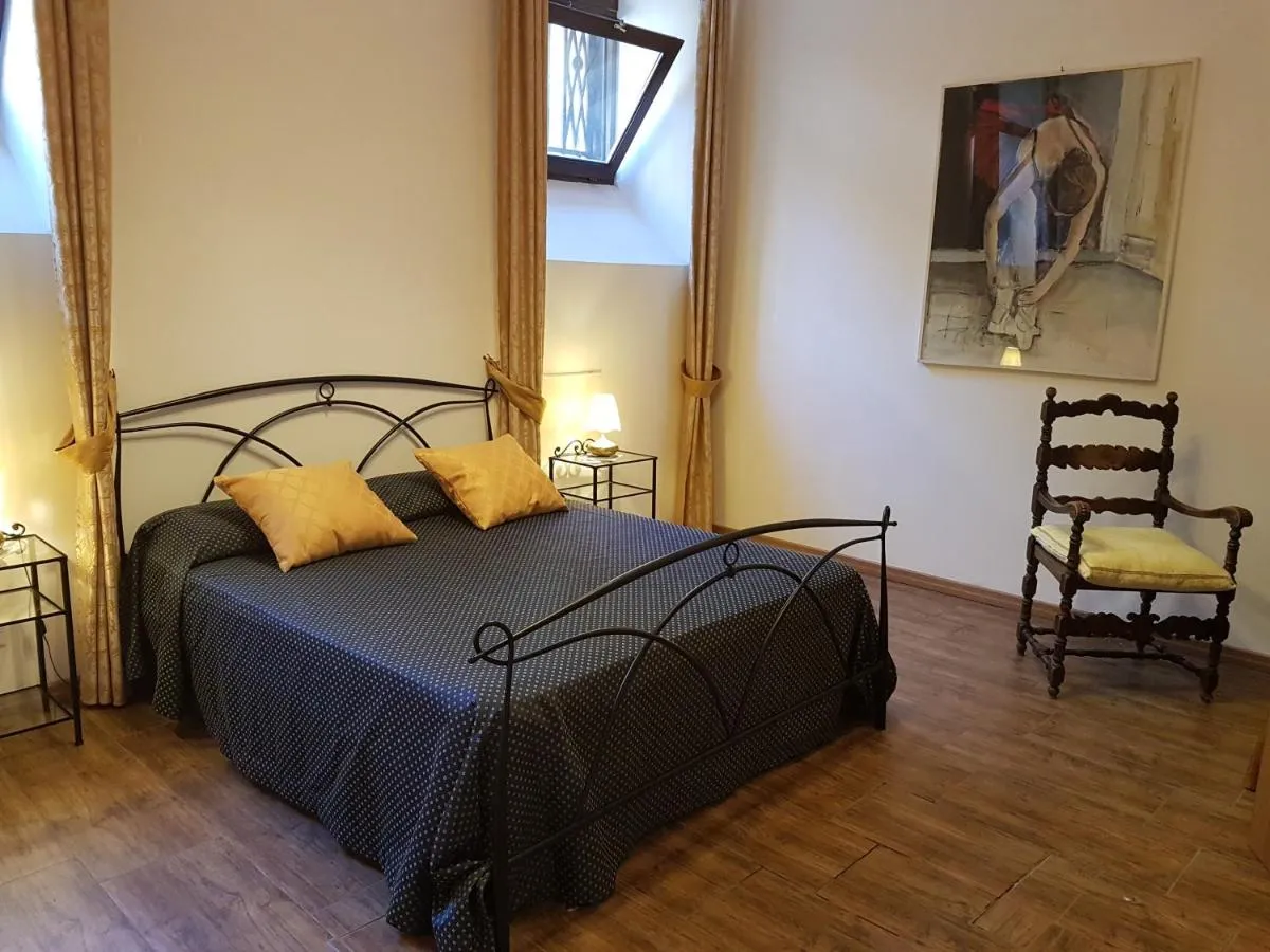 Image 4 of Sarlette Cozy Room