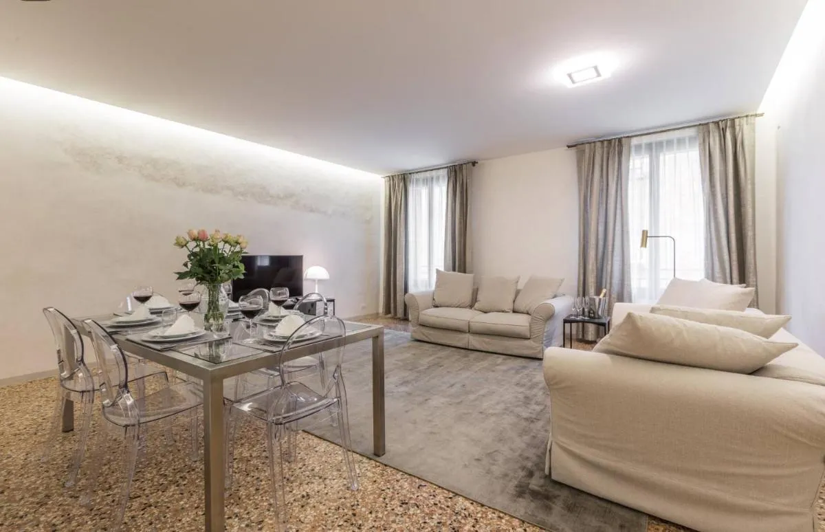 Image 3 of Scaleter – a fine luxury apartment in Palazzo with canal view