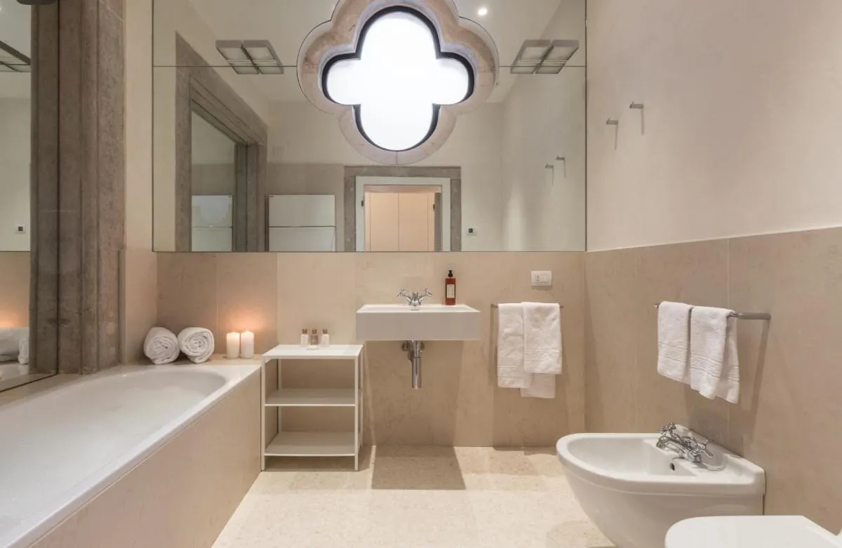 Image 4 of Scaleter – a fine luxury apartment in Palazzo with canal view