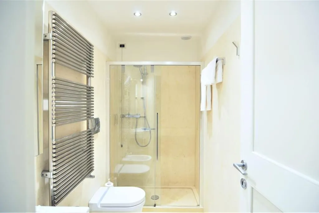 Image 2 of Stylish apartment 100 meters from San Marco square