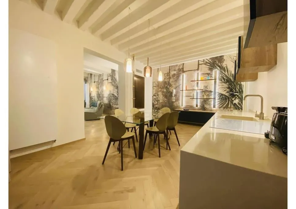 Image 3 of Sweet Time Venice, Luxury San Marco Frezzaria apt!