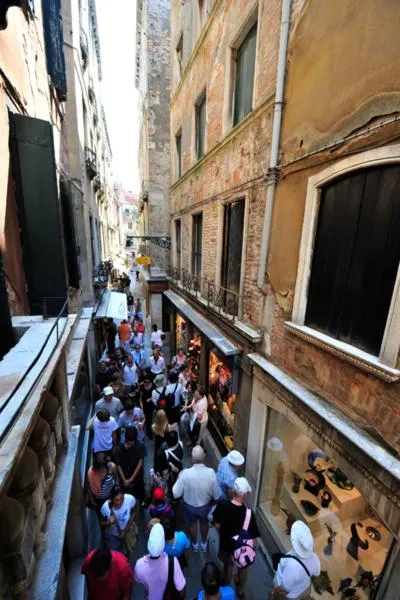 Image 6 of Venetian Apartments