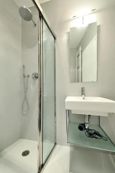 Image 4 of Venetian Apartments