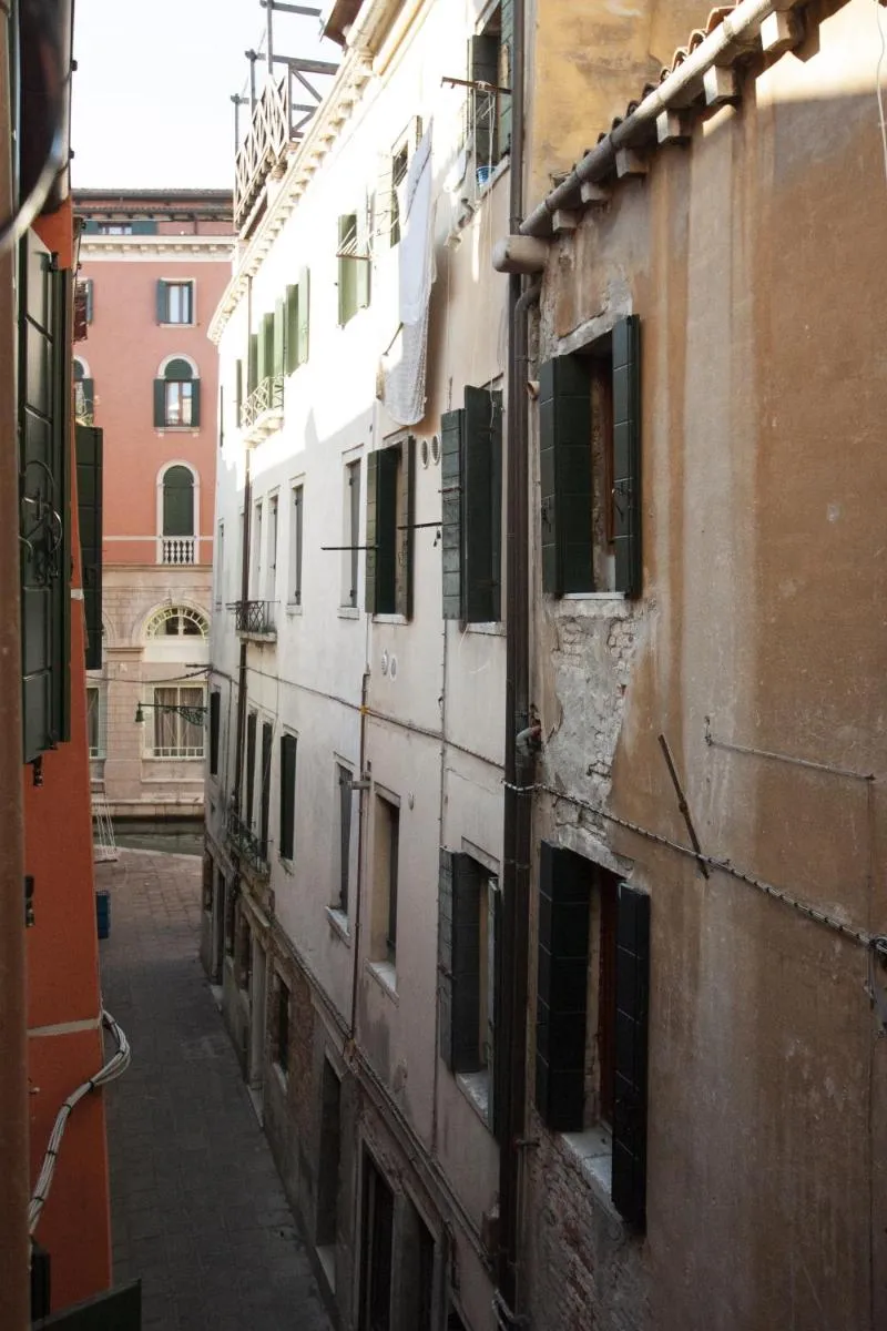 Image 5 of Venice Apartment