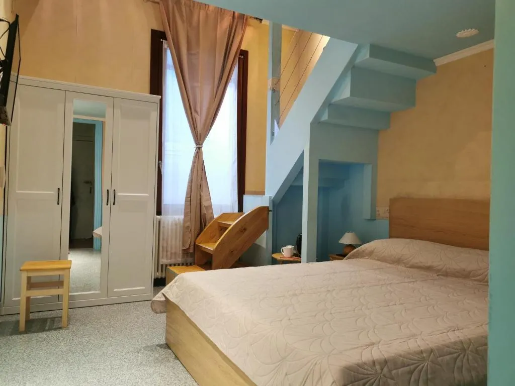 Image of Venice Dose Suite