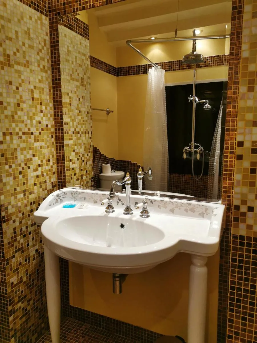 Image 6 of Venice Dose Suite