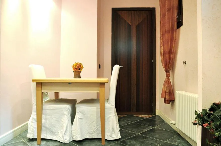 Image 2 of Venice Dose Suite