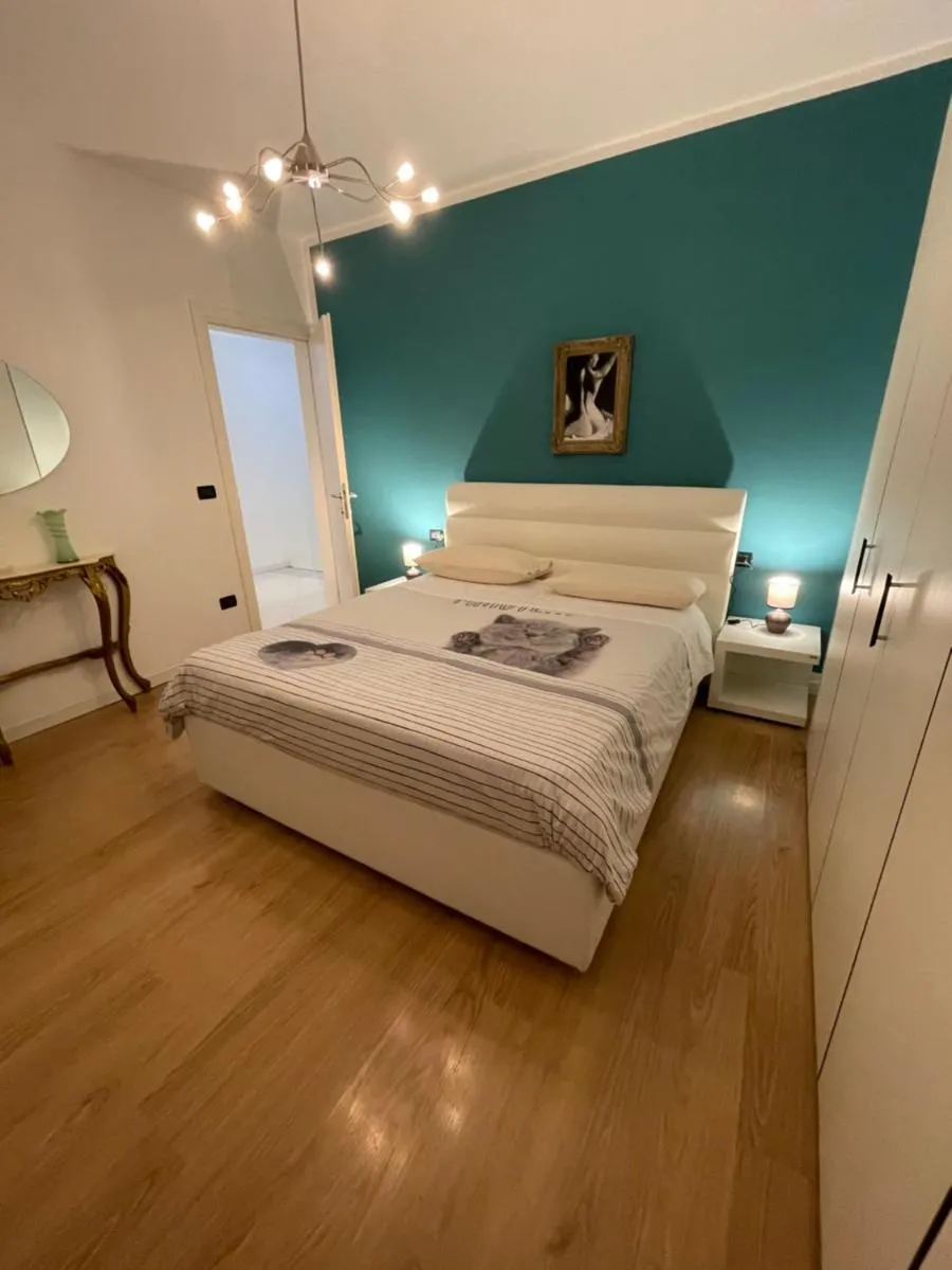 Image 5 of VeniceRelax