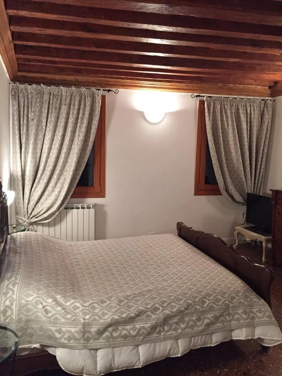 Image 2 of Venice Romantic Home