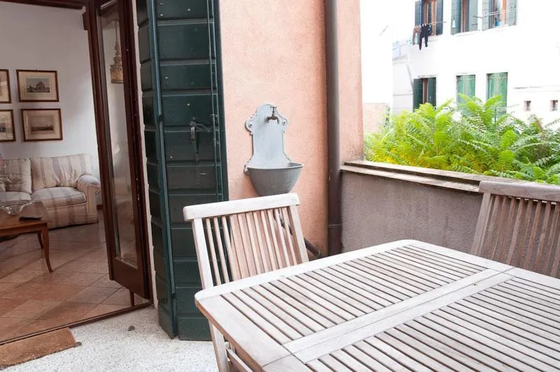 Image 5 of Venice Salute Apartments