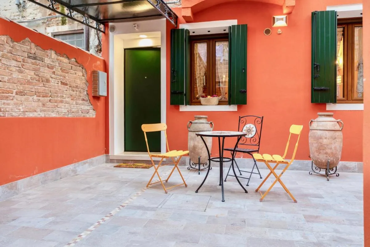 Image 1 of Venice downtown with private garden