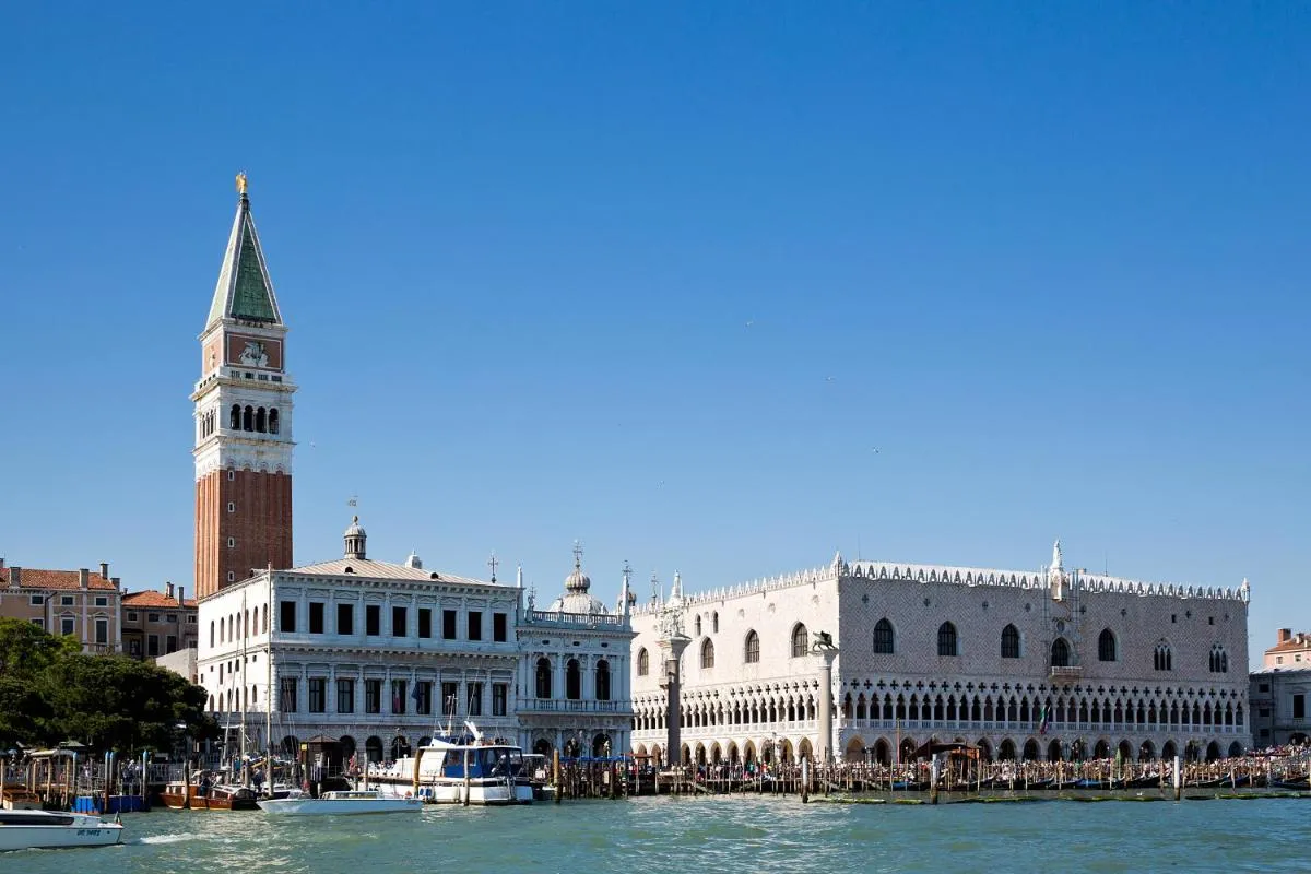 Image 4 of at 1 minute from San Marco square