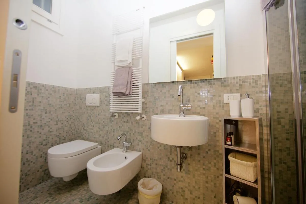 Image 2 of piccola corte