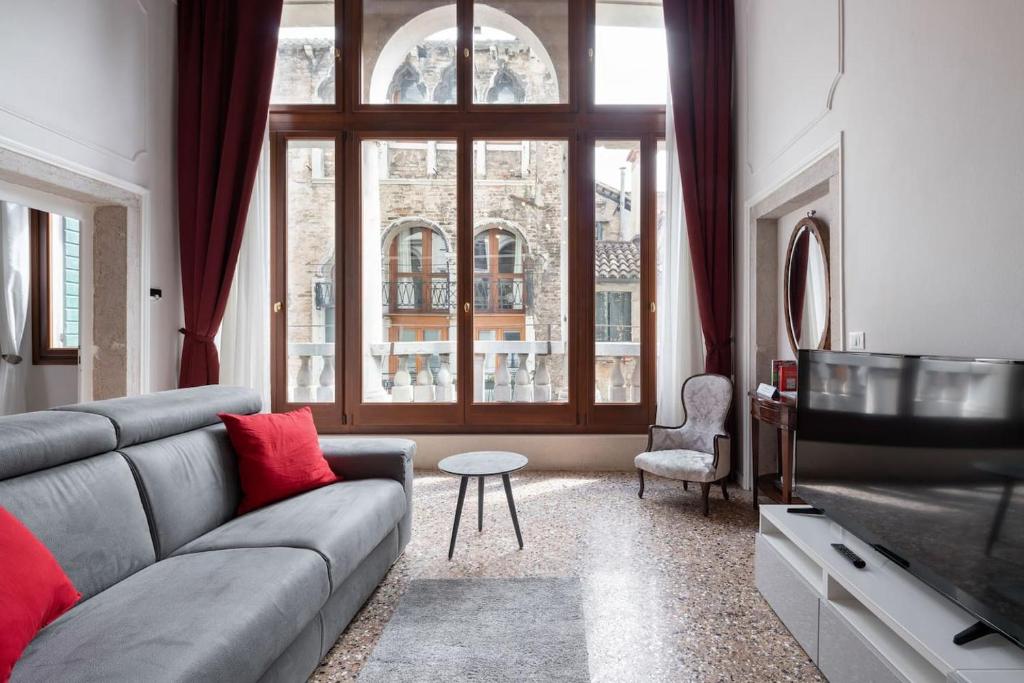 Image of Apartment Ponte Raspi Canal View