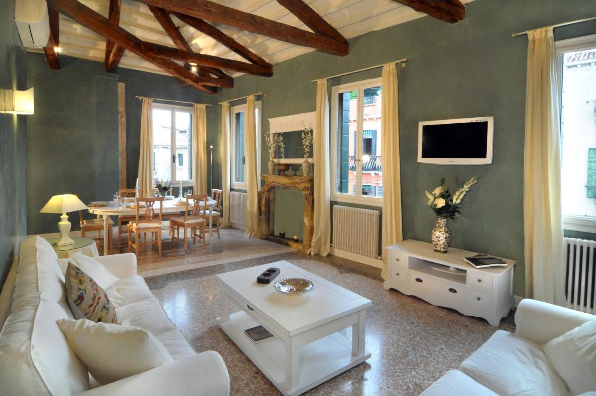 Image 3 of Ca’ Dell’Artista Apartment with Terrace