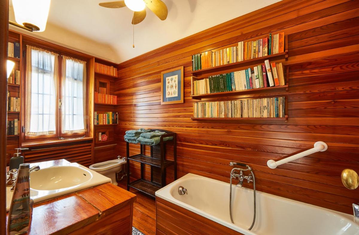 Image 2 of Ca’ Fenice, charming apartment in San Marco, sleep 7