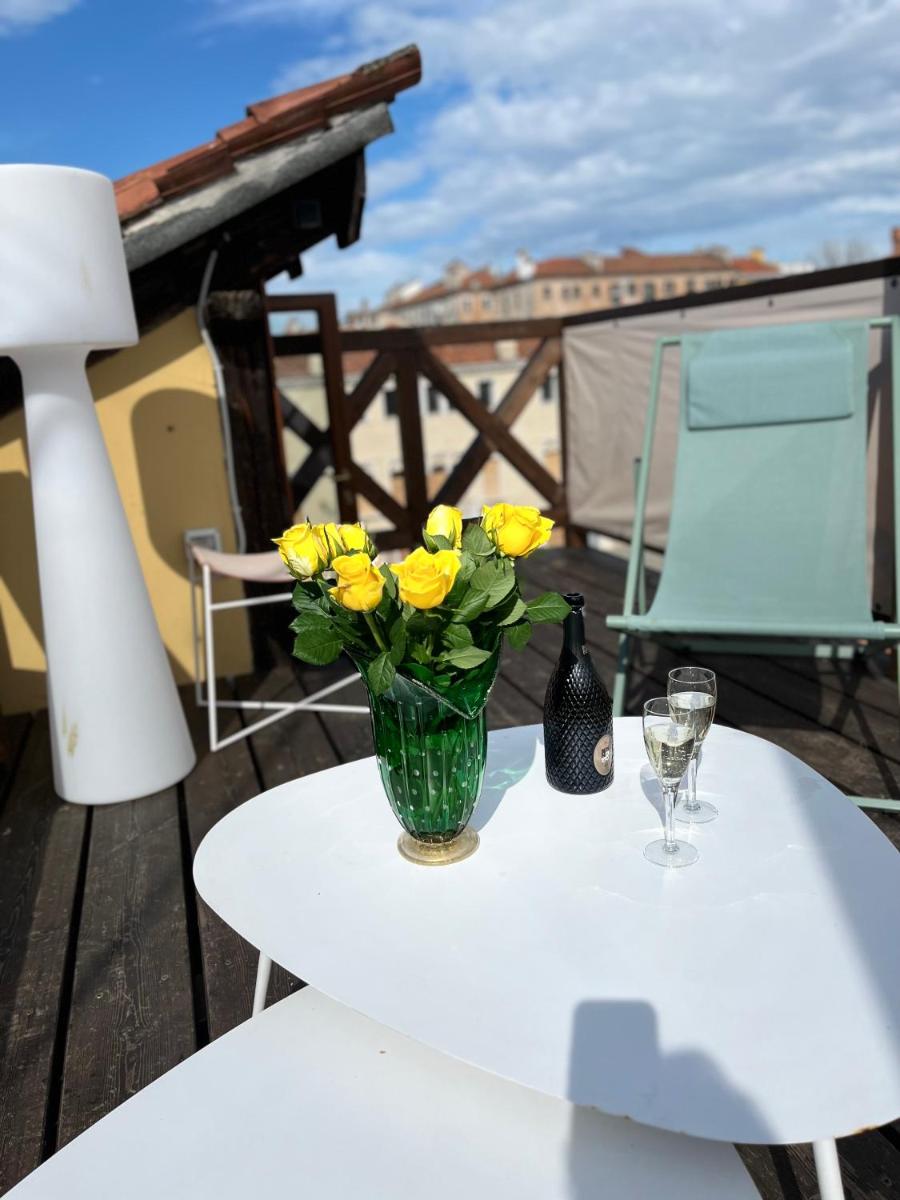 Image 4 of Casa Virginia direct at the canal Cannaregio with own roof terrace