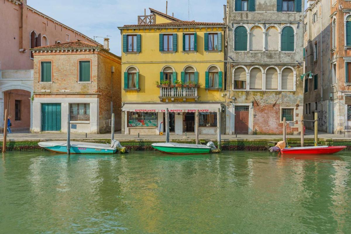 Image 6 of Casa Virginia direct at the canal Cannaregio with own roof terrace