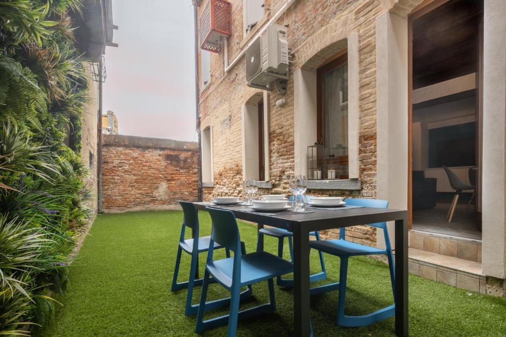 Image of Castello Apartment with Garden R&R
