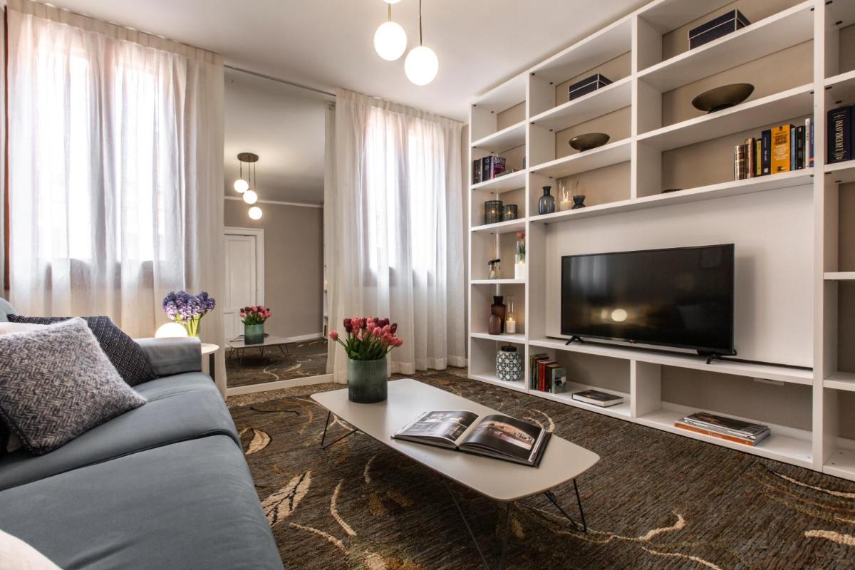 Image 4 of Charming Apartment on the Grand Canal R&R