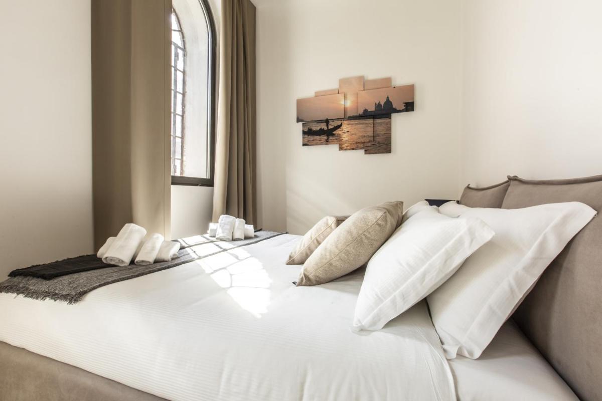 Image 1 of Elegant Fornasa Vecia, canal view with a beautiful garden R&R
