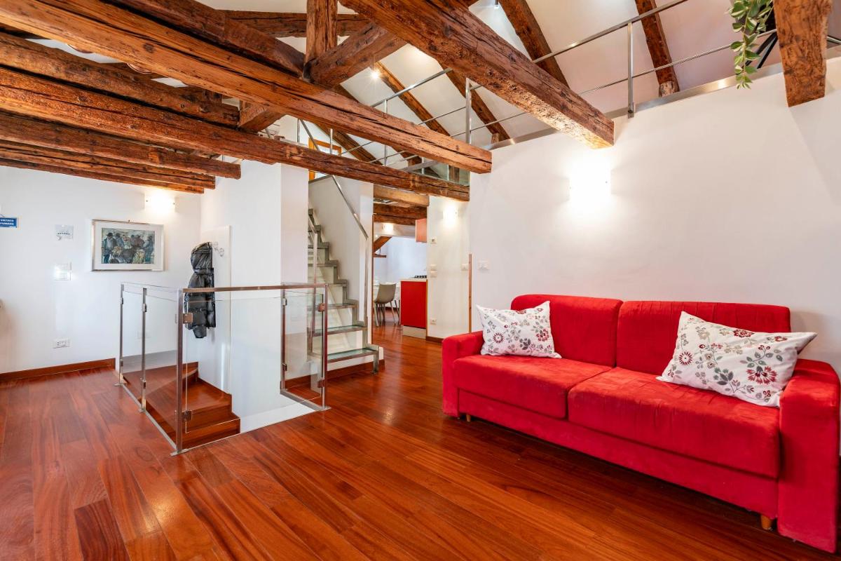 Image 1 of Glass House – Loft 2 minutes to Rialto Bridge & View