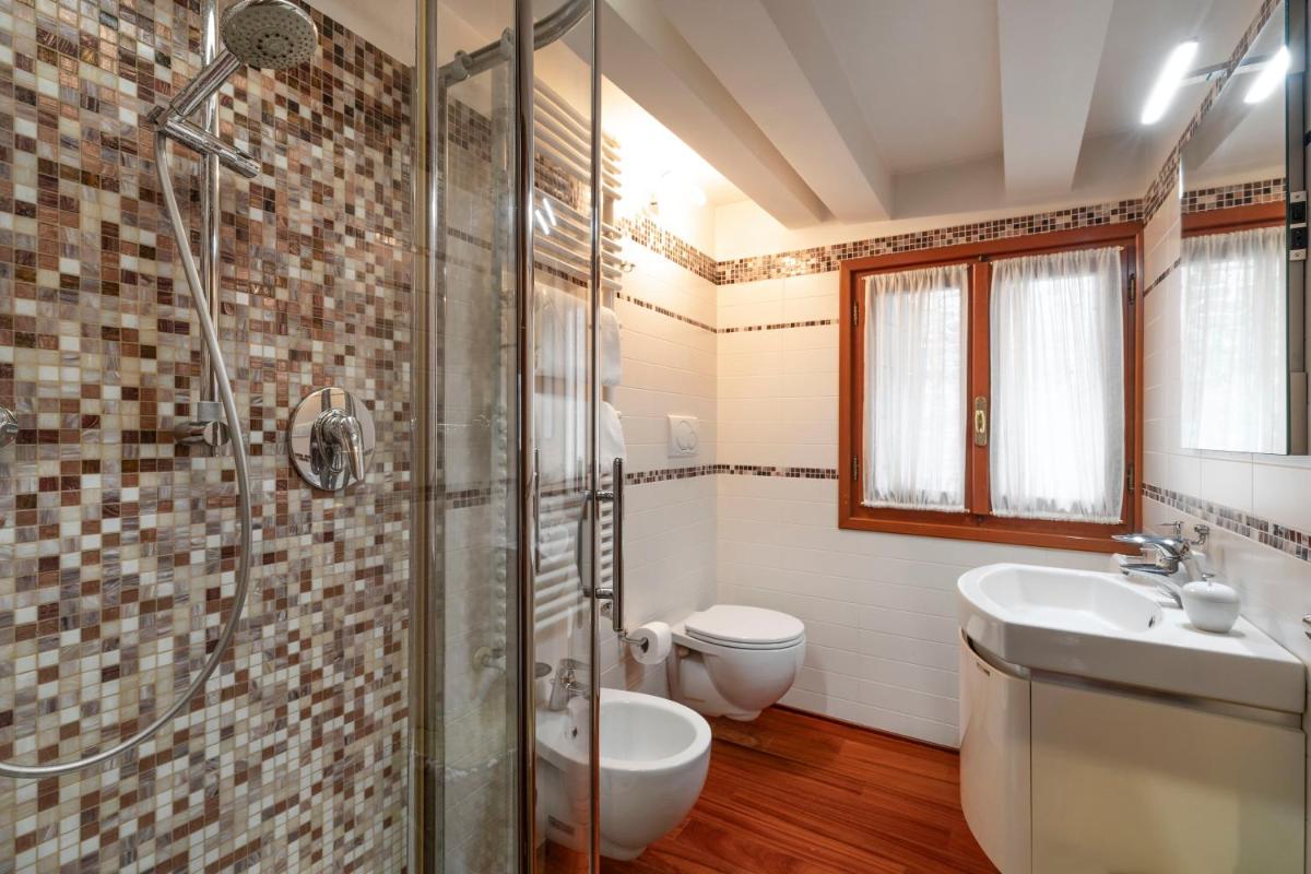 Image 2 of Glass House – Loft 2 minutes to Rialto Bridge & View