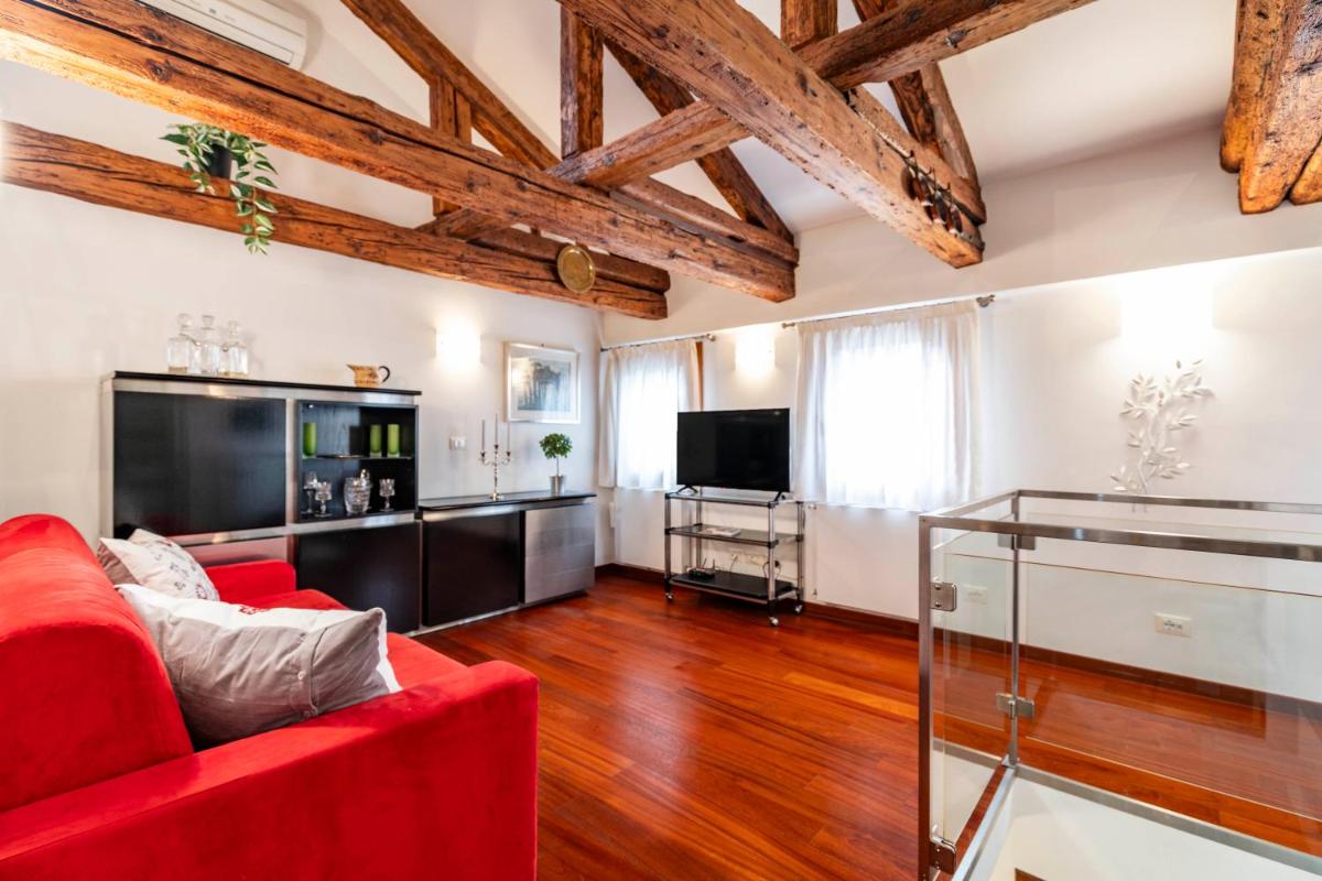 Image 6 of Glass House – Loft 2 minutes to Rialto Bridge & View