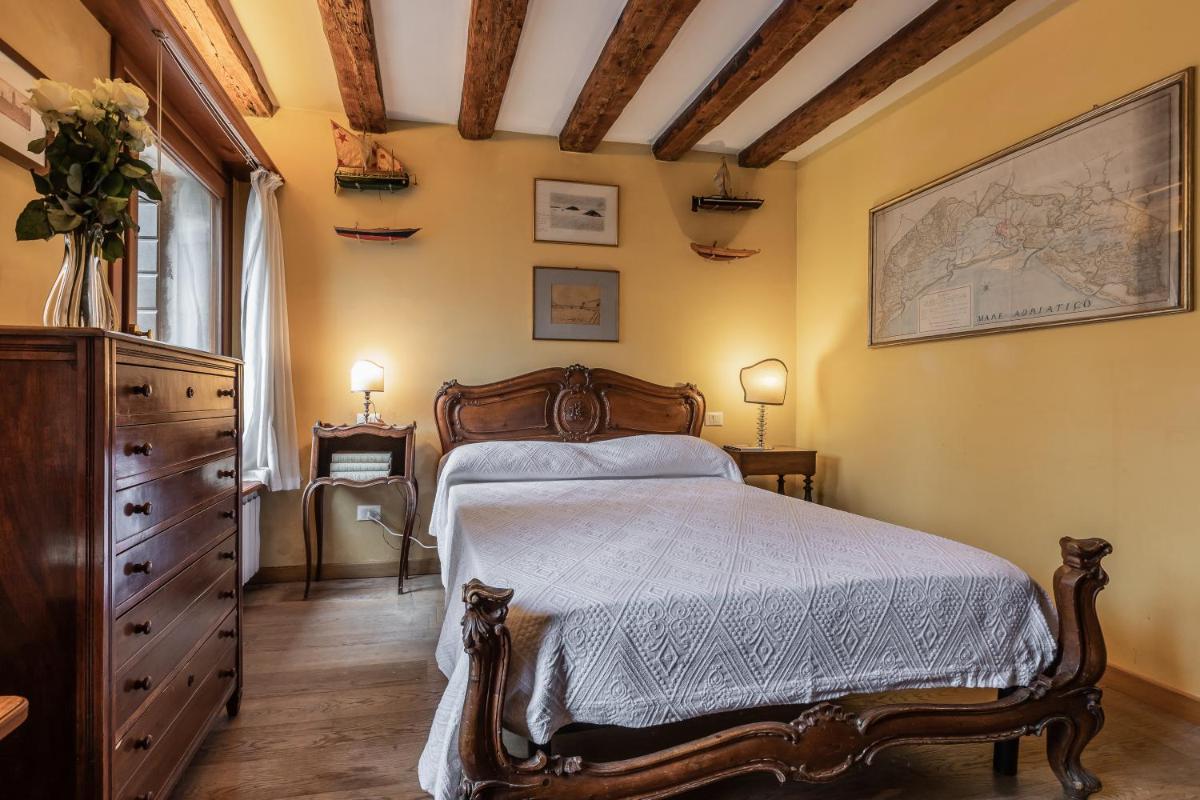 Image 6 of La Tana Cozy Apartment in Campo San Maurizio