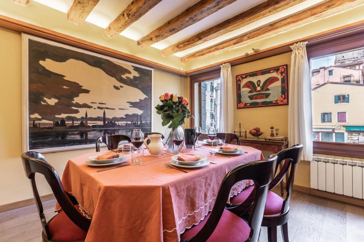 Image 3 of La Tana Cozy Apartment in Campo San Maurizio