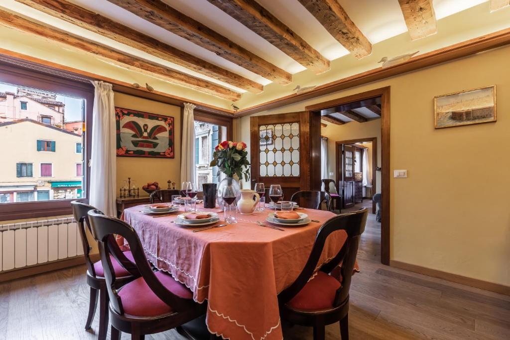 Image of La Tana Cozy Apartment in Campo San Maurizio