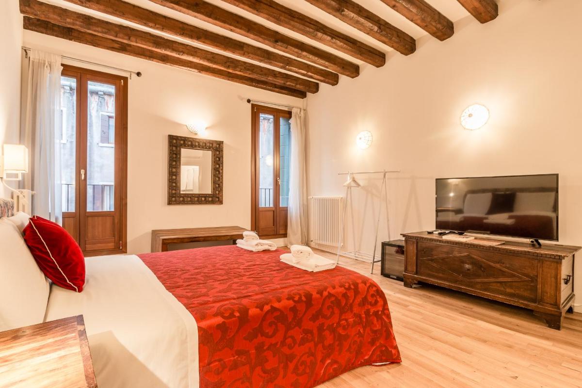Image 1 of Palazzo DaPonte by LionHost