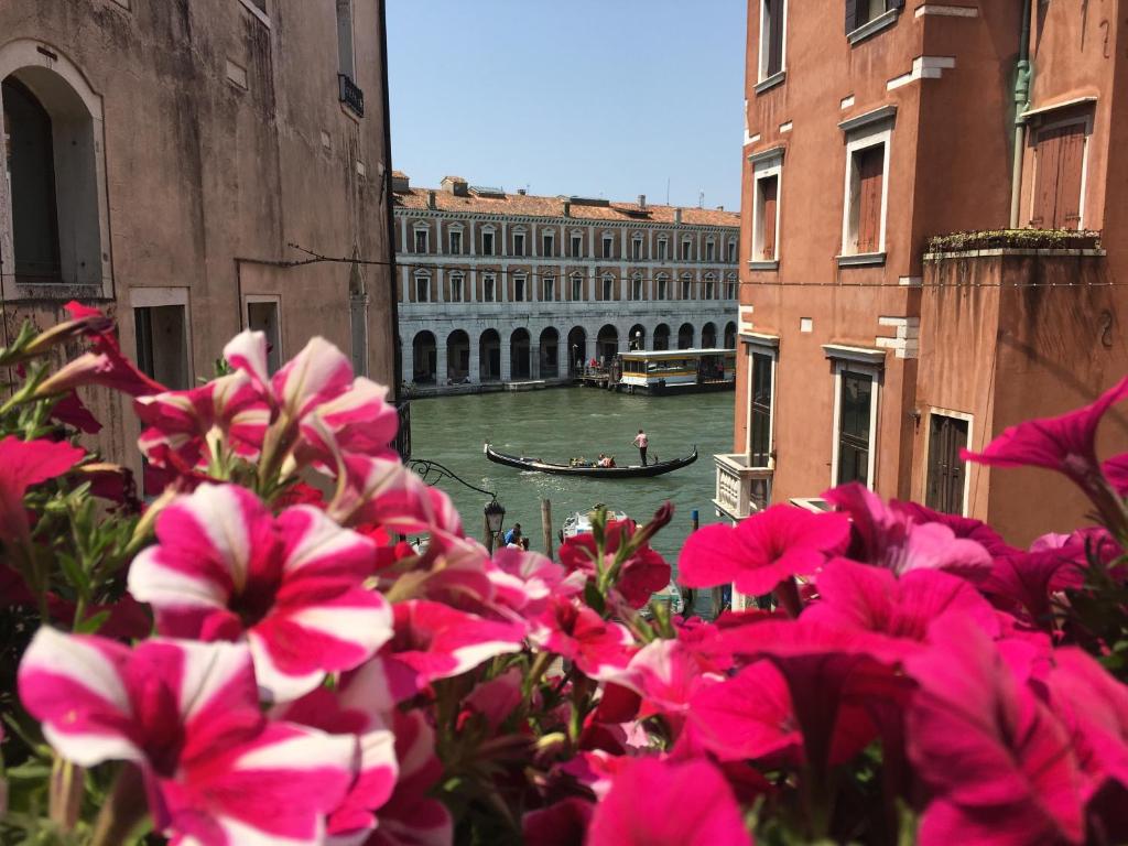 Image of Palazzo Lion Morosini – Check in presso Locanda Ai Santi Apostoli