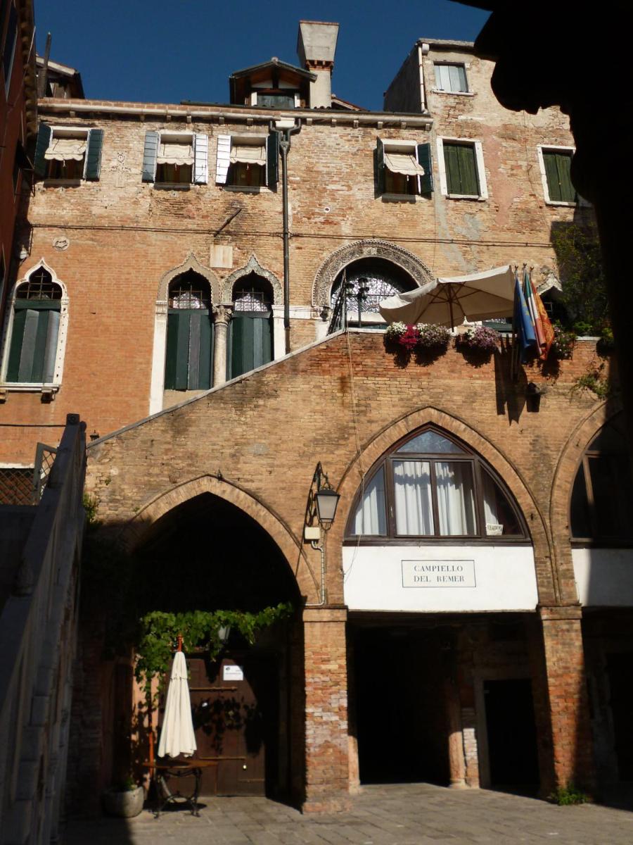 Image 3 of Palazzo Lion Morosini – Check in presso Locanda Ai Santi Apostoli
