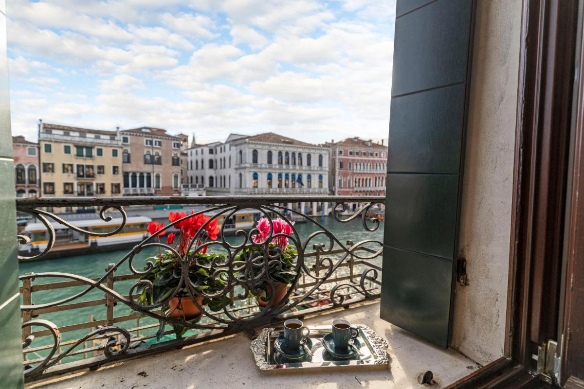 Image 2 of Rialto Grand Canal by Wonderful Italy