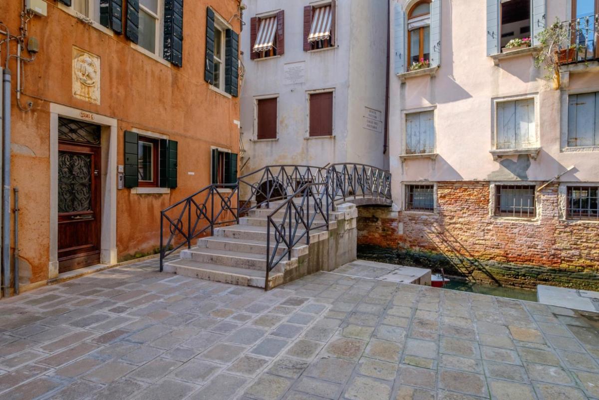 Image 4 of The Lion’s House APT2