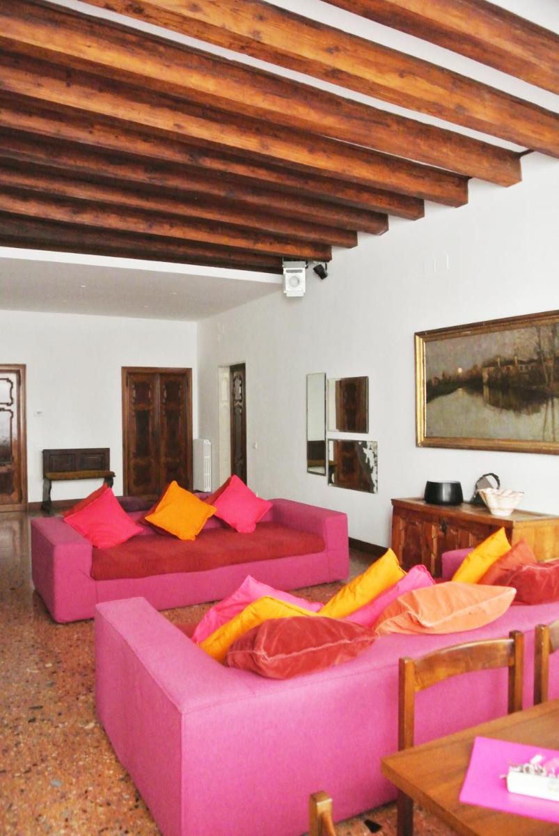 Image 4 of Uma Apartments