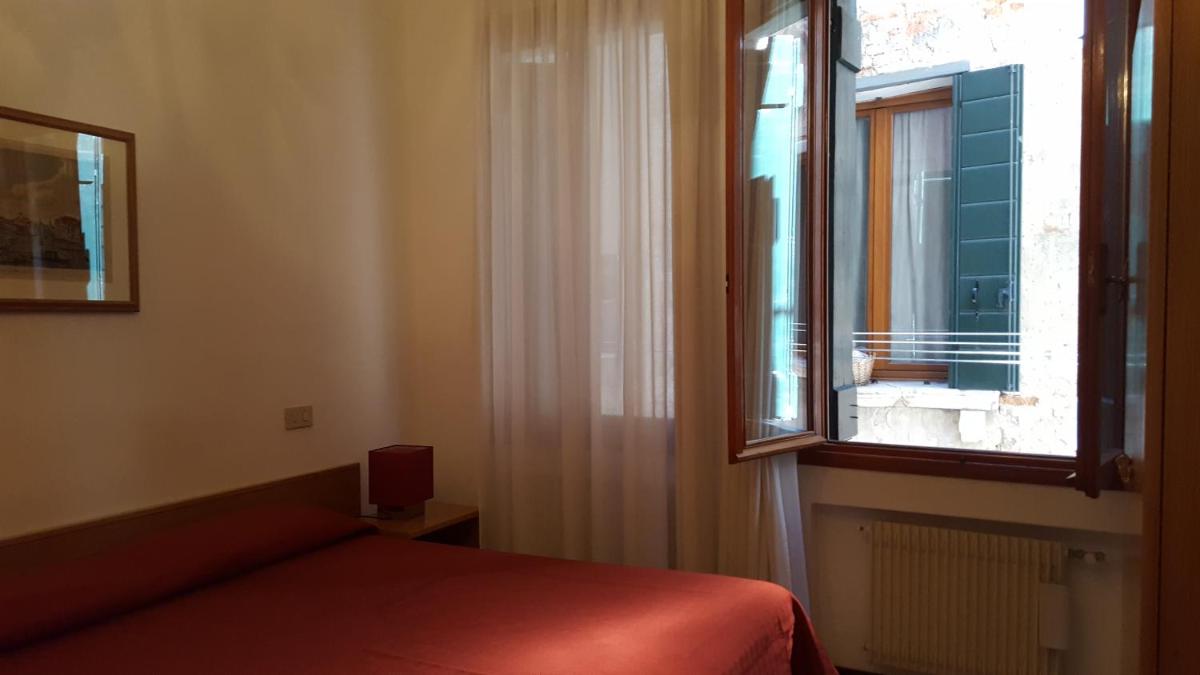 Image 3 of rialto1082